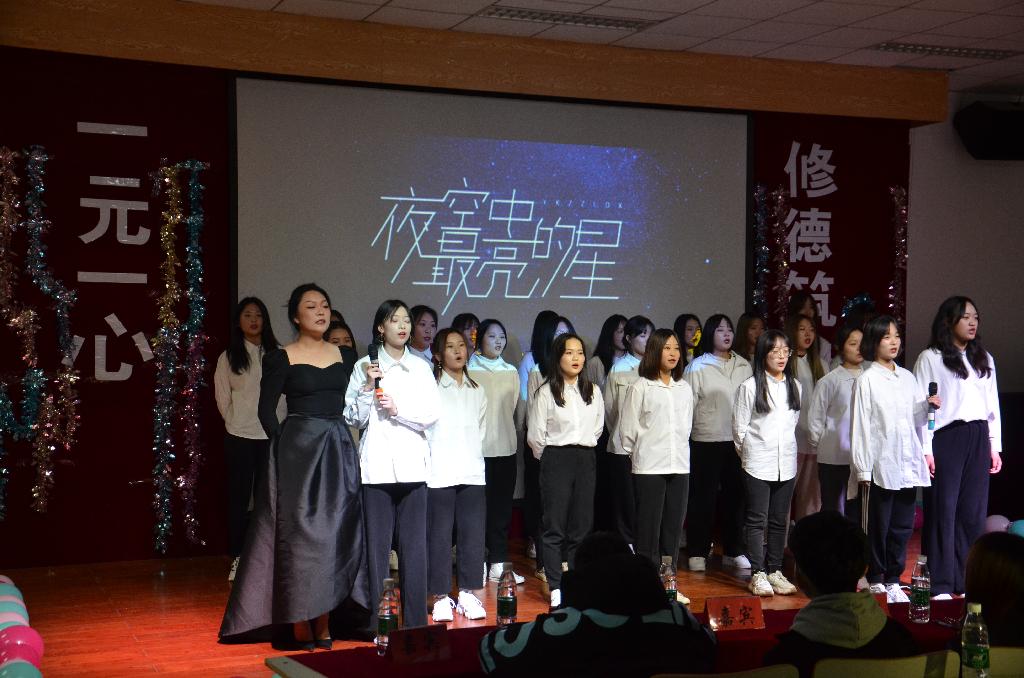 合唱《夜空中最亮的一颗星》.JPG