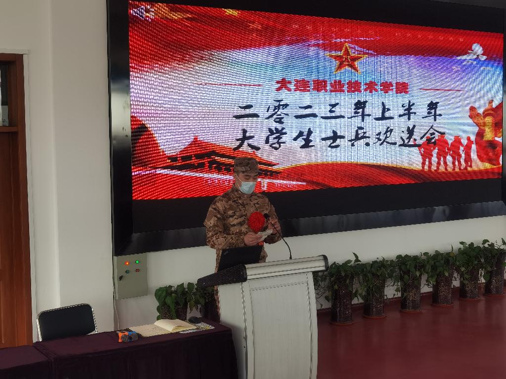 新兵代表白旭东发言  摄像：付群祎.jpg