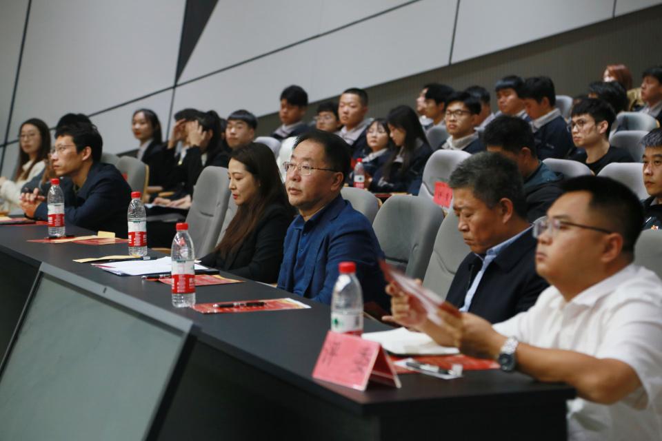 党委书记、校长杨跃权，副校长王连云及相关评委出席评审大会.jpg