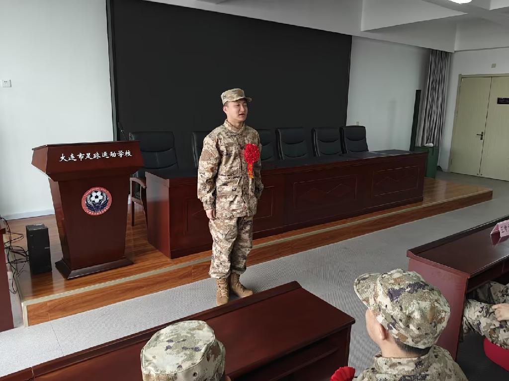 汽车与船舶工程学院大学生士兵代表张家赫发言——摄影：王彦俊.jpg