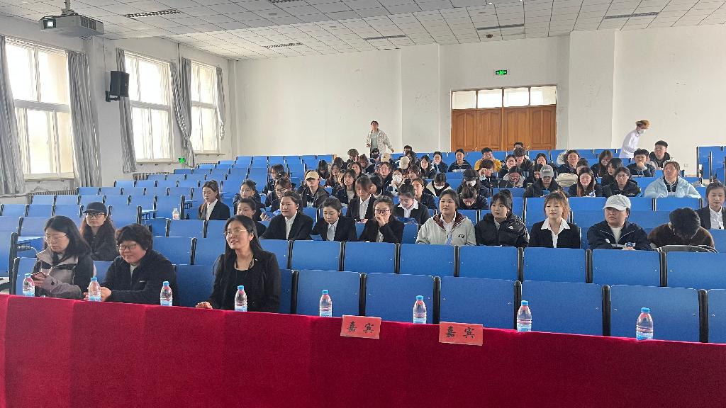 图1.现场参会人员.jpg