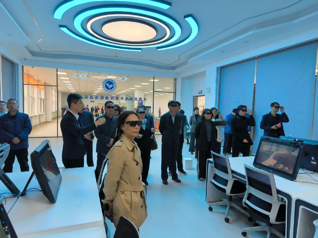 图片四人工智能应用（VR）项目体验.jpg