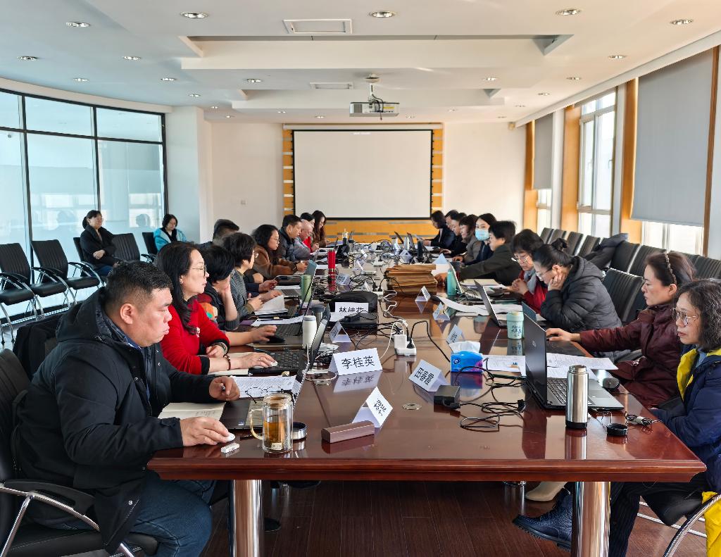 专家评委进行材料评审(张丽摄影).jpg 专家评委进行材料评审(张丽摄影).jpg