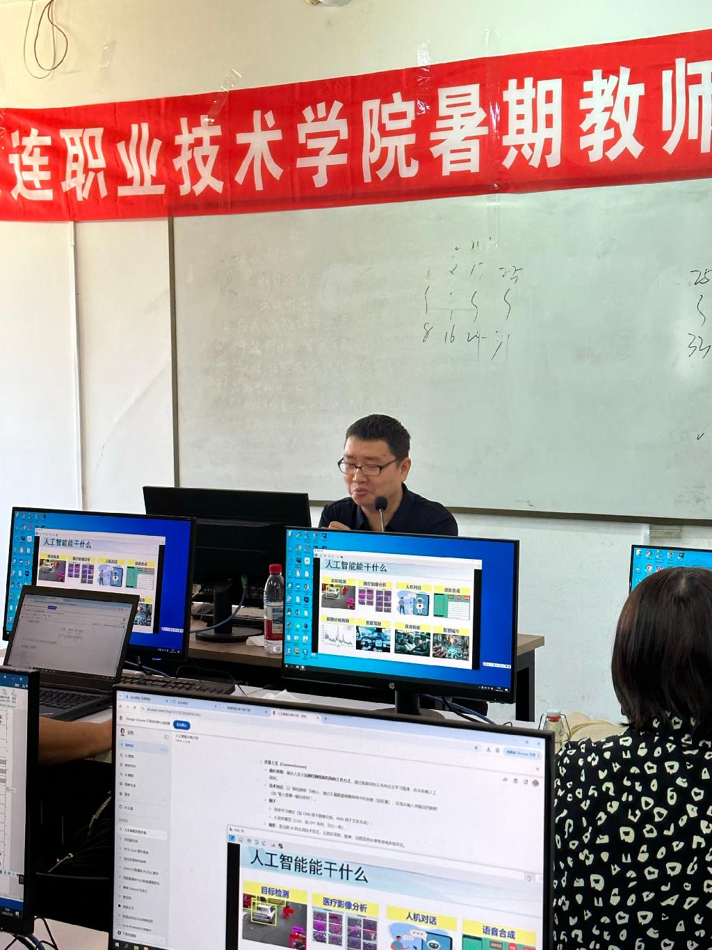 图2 齐恒教授授课(摄影陈林）.jpg