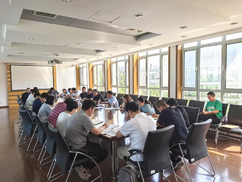 我校召开2025年迎新工作协调会暨新学期学生安全工作部署会.jpg