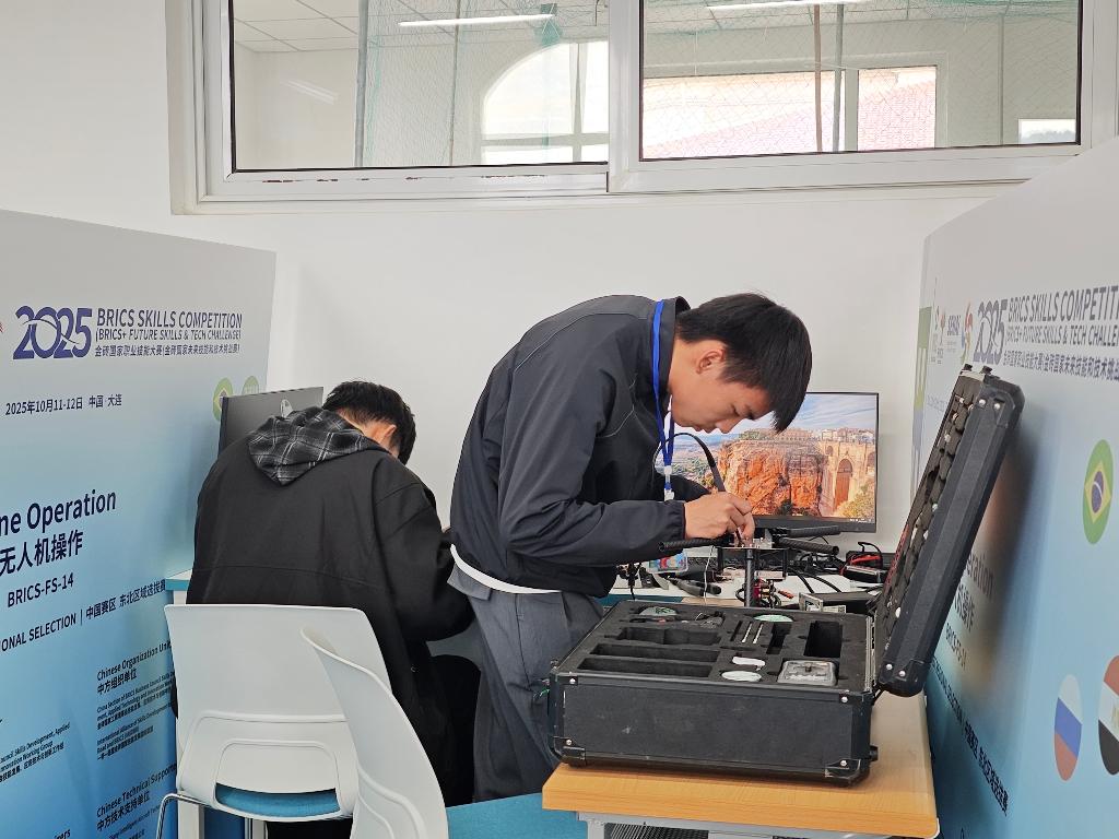 图片2：乡村振兴数字经济产业学院选手照片.jpg