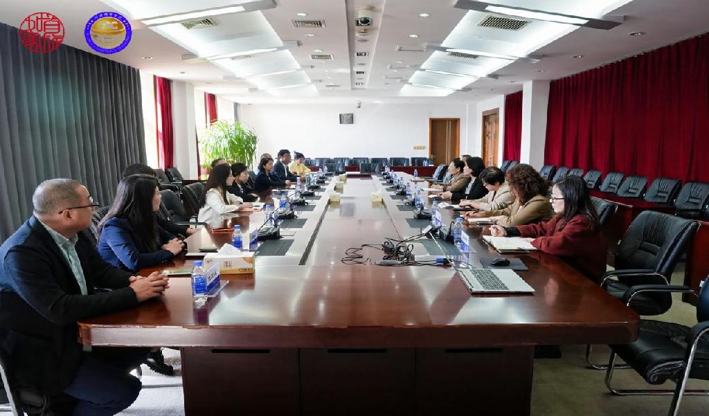 校、企双方领导就校企合作事宜深入交流.jpg