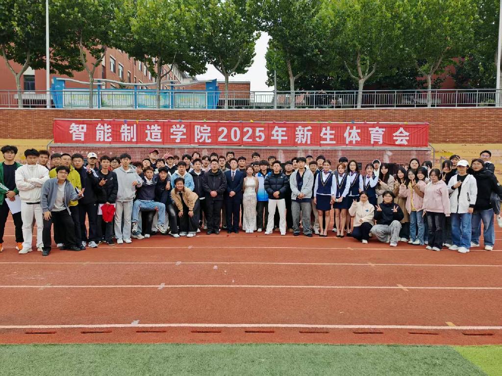 工作人员合影留念.JPG