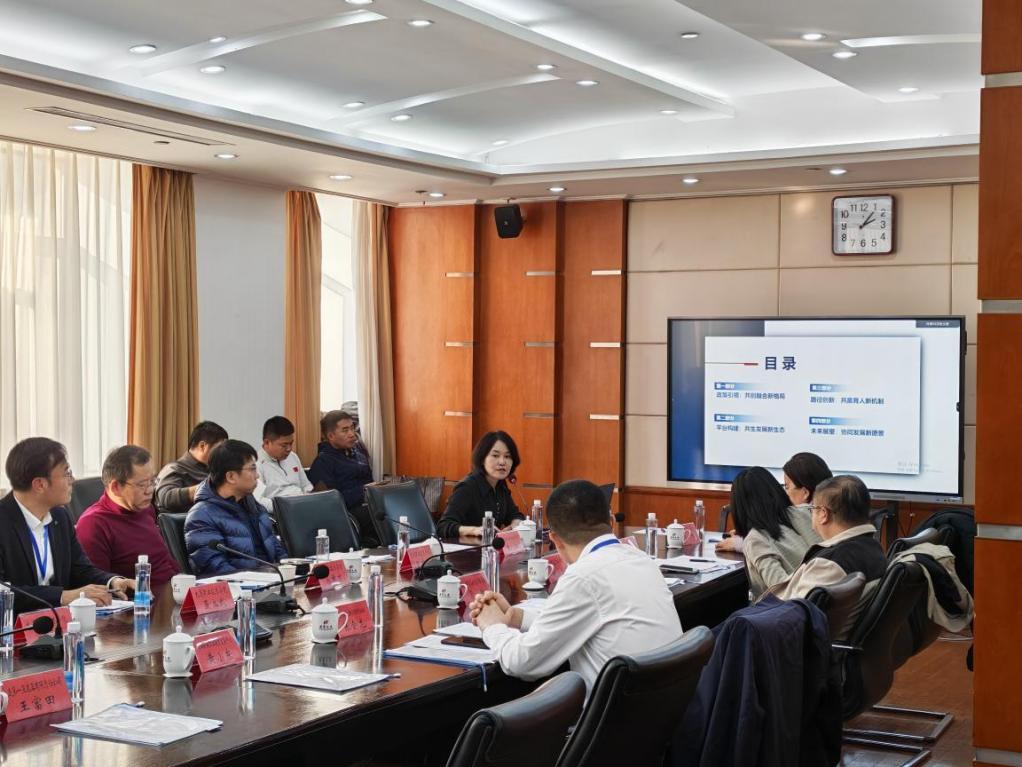 宋丽丽校长作主题报告.jpg 宋丽丽校长作主题报告.jpg