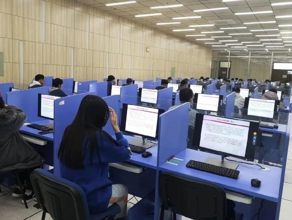 普湾校区讲座现场.jpg