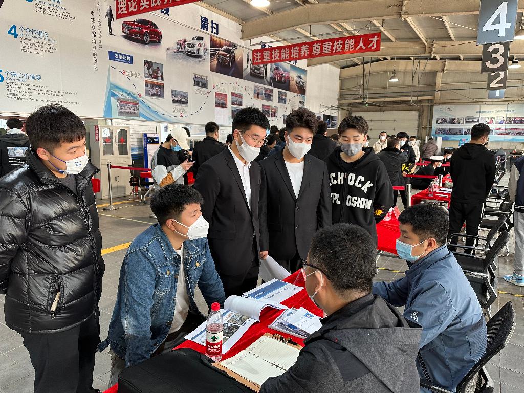 2022双选会学生.jpg