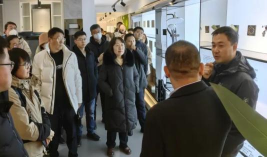 3.观摩金地绿色科学供方主题展厅.jpg