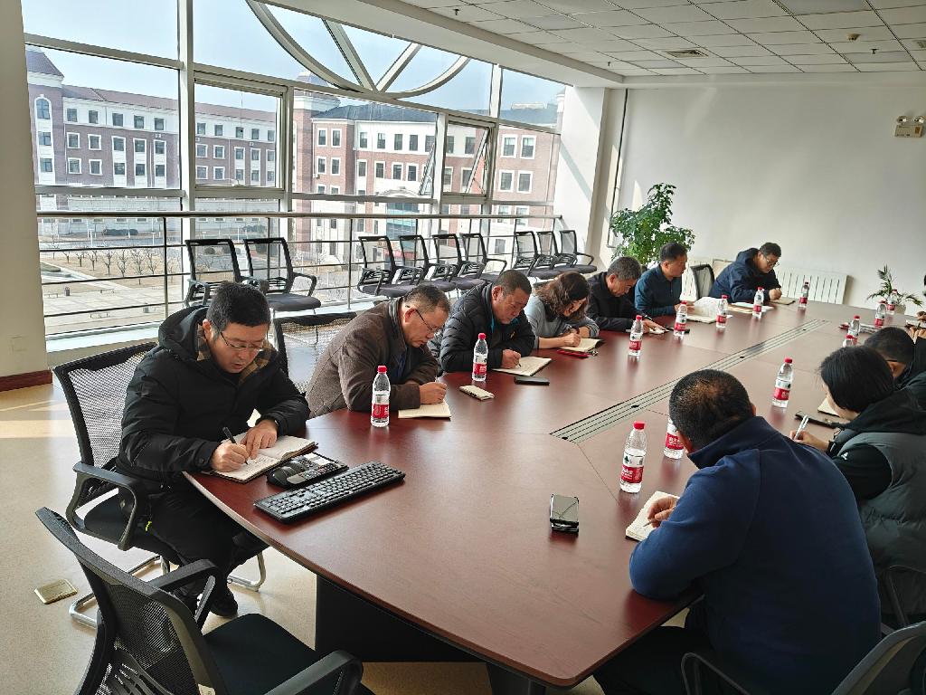 普湾校区召开安全检查工作会议.jpg
