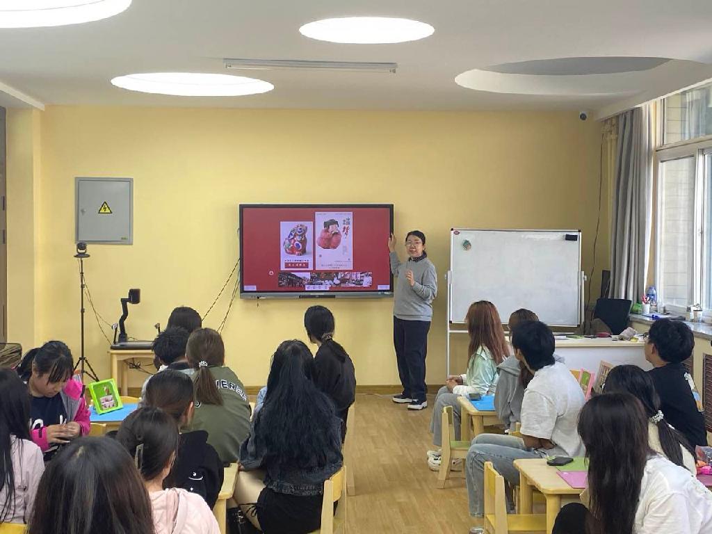学前教育学院王彤主讲陶艺泥塑超轻粘土职业体验课程.jpg