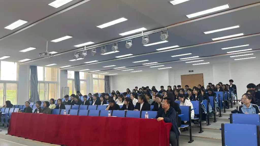 图1.现场参会人员.jpg