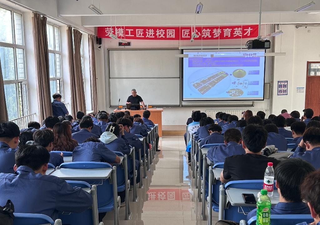 吴刚老师做主题分享.jpg