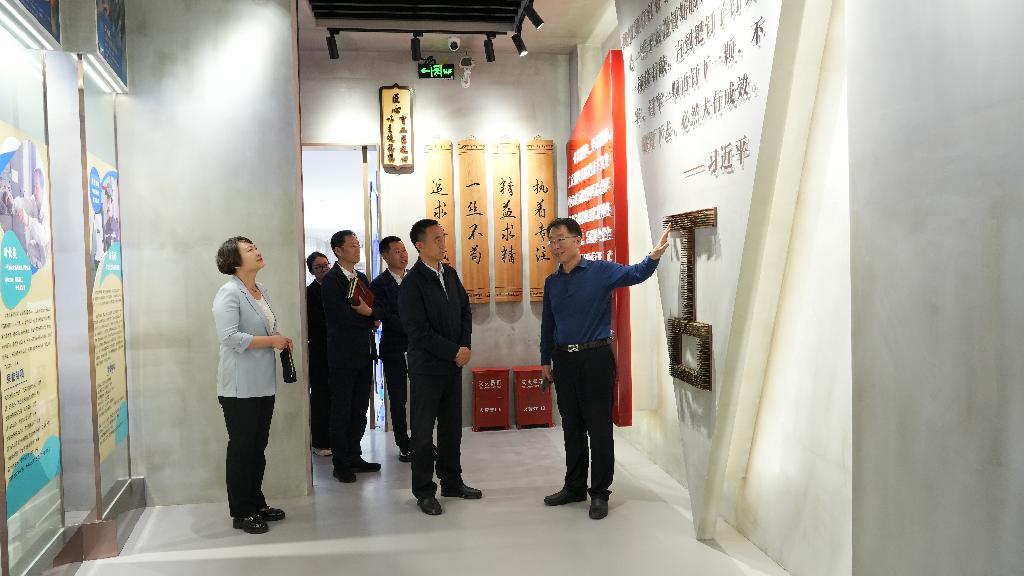 参观工匠馆_周南江.JPG
