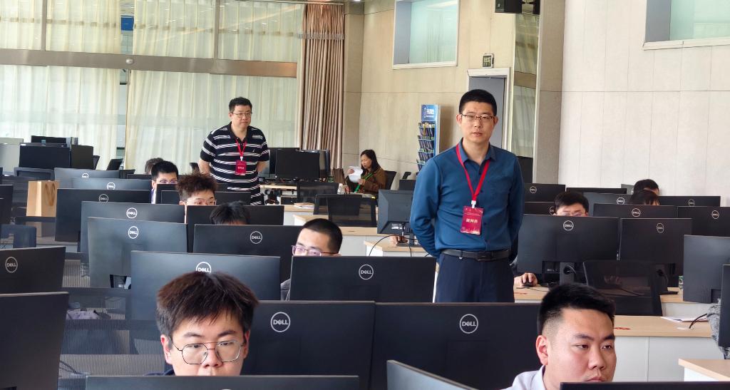 图3.选手、裁判、技术保障人员在决赛(实操)阶段赛场.jpg 图3.选手、裁判、技术保障人员在决赛(实操)阶段赛场.jpg