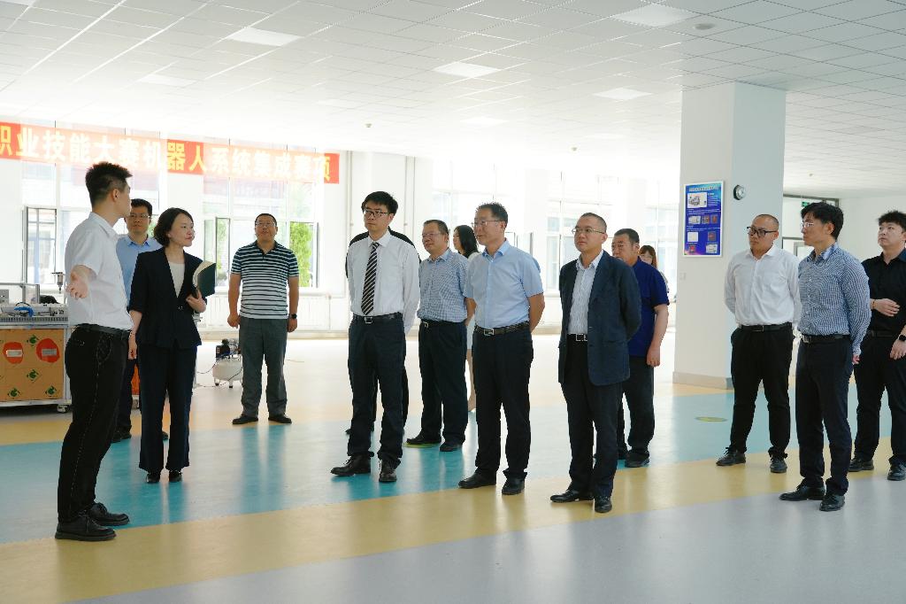 参观2.jpg