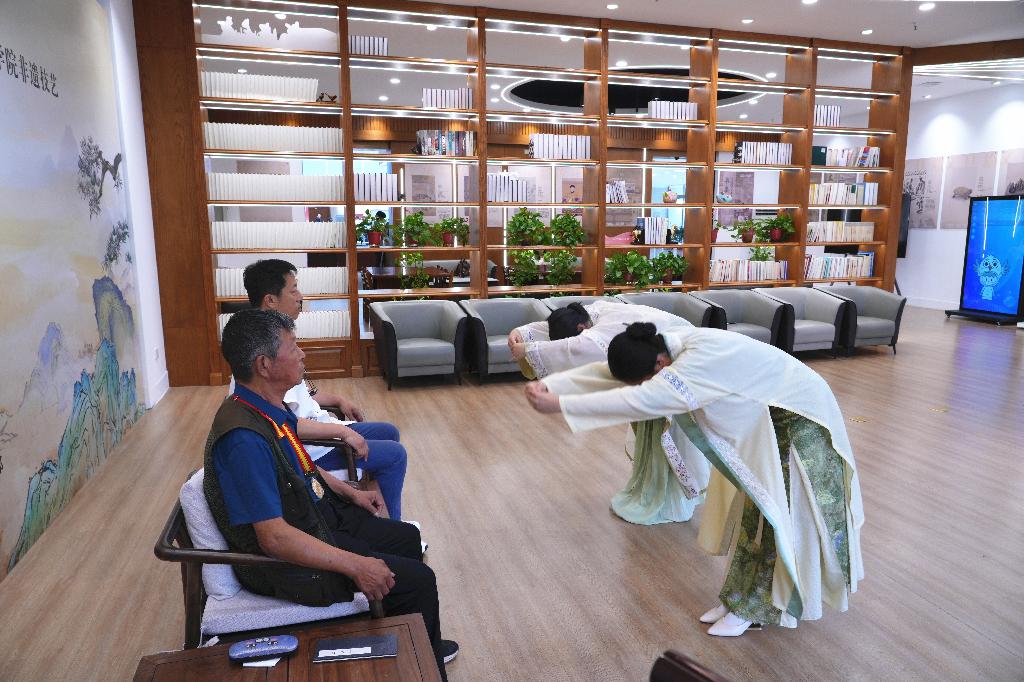 4.徒弟行叩拜礼.JPG
