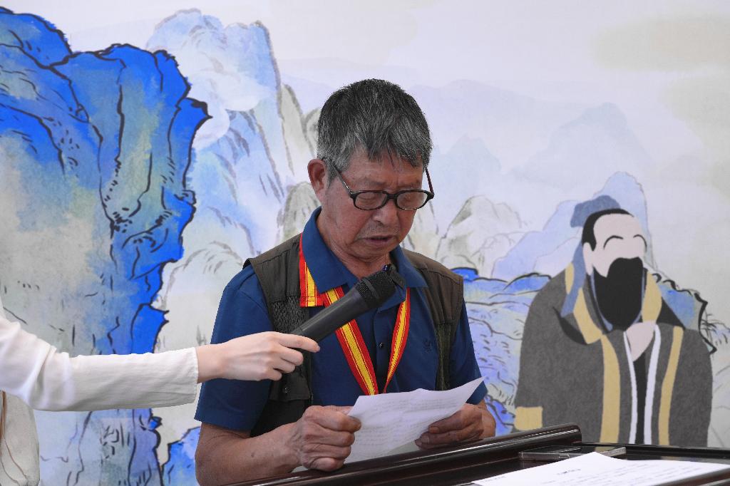9.复州皮影戏代表性传承人宋国超老师讲话.JPG