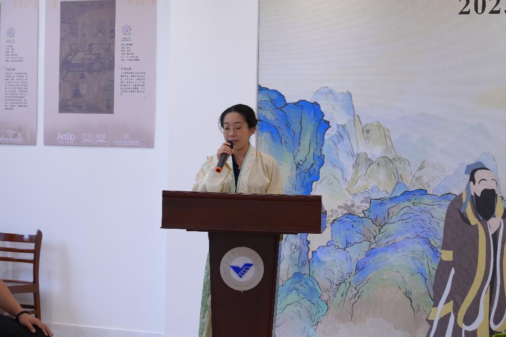 10.复州皮影戏第五代弟子王雯锐同学发言.JPG