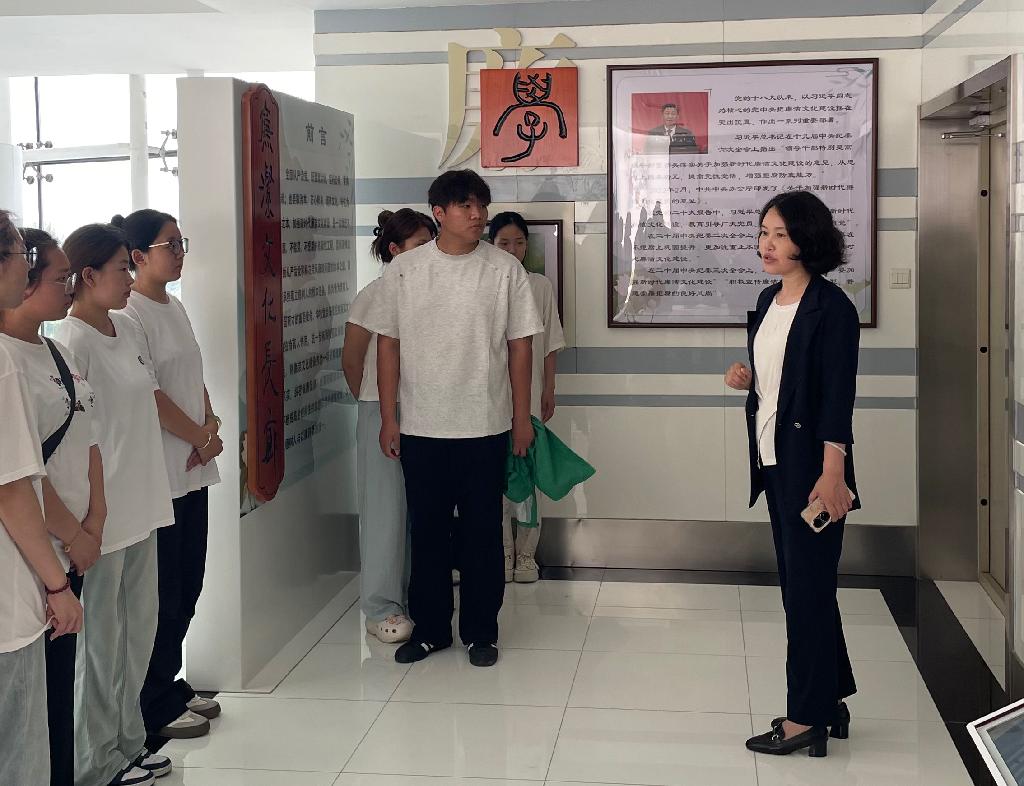 图副校长宋丽丽为康养学院学生骨干讲授专题党课.jpg
