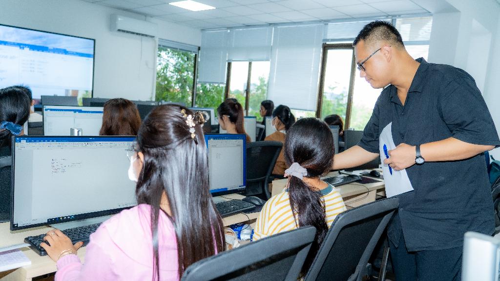 图2  第三期培训班正式开课.JPG