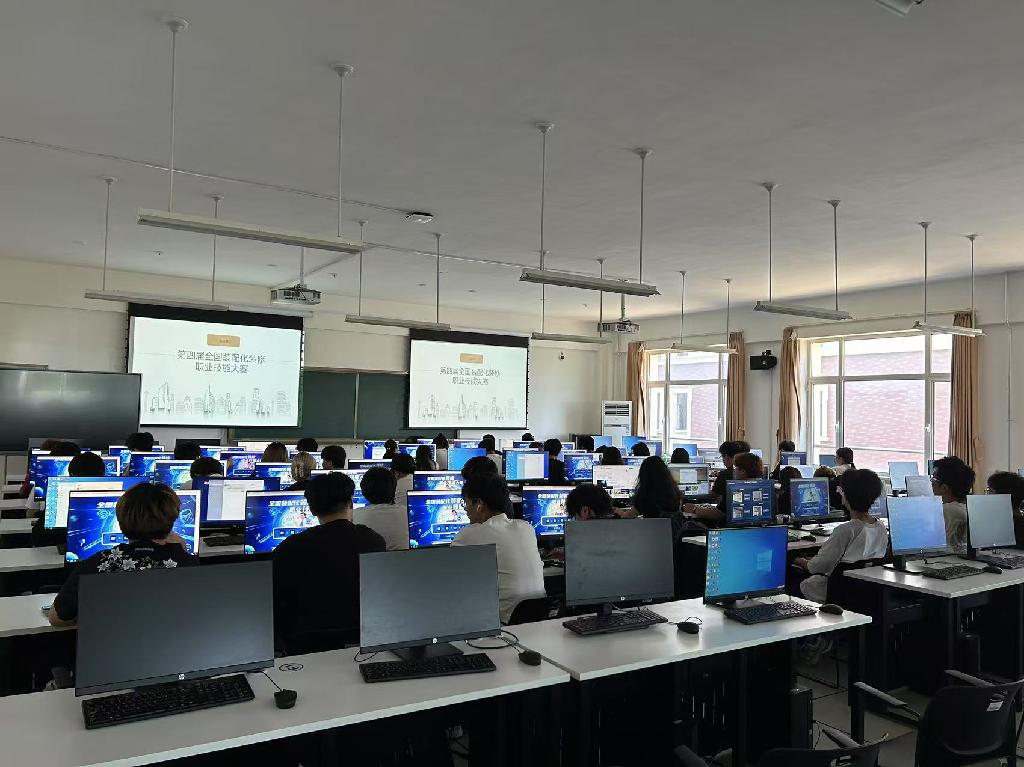 图1 大赛现场.jpg 图1 大赛现场.jpg