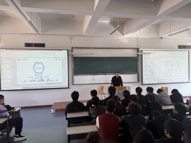 图2 企业导师查玉强专业导入.jpg